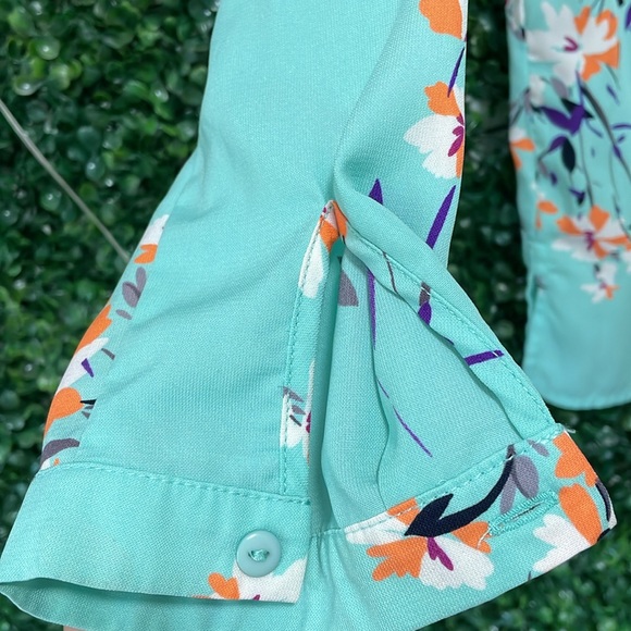Turquoise Floral Blouse with Button-Up Cuffs - Picture 6 of 6